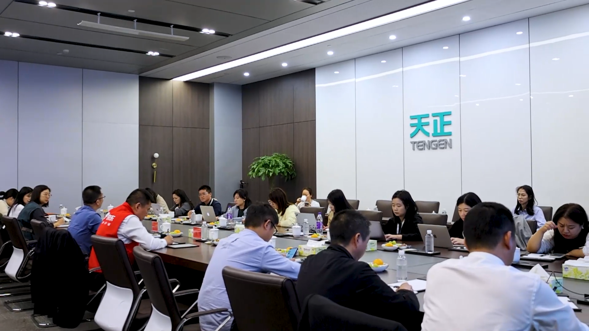 京东工业走进pg电子在线模拟器，探访产业数智化之路！